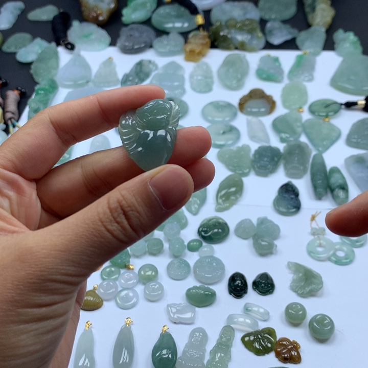 翡翠颈饰未镶嵌仙子