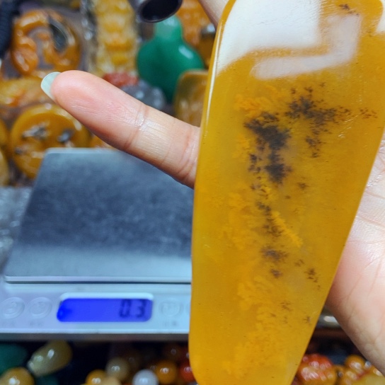 石英质玉（黄龙玉）未镶嵌颈饰