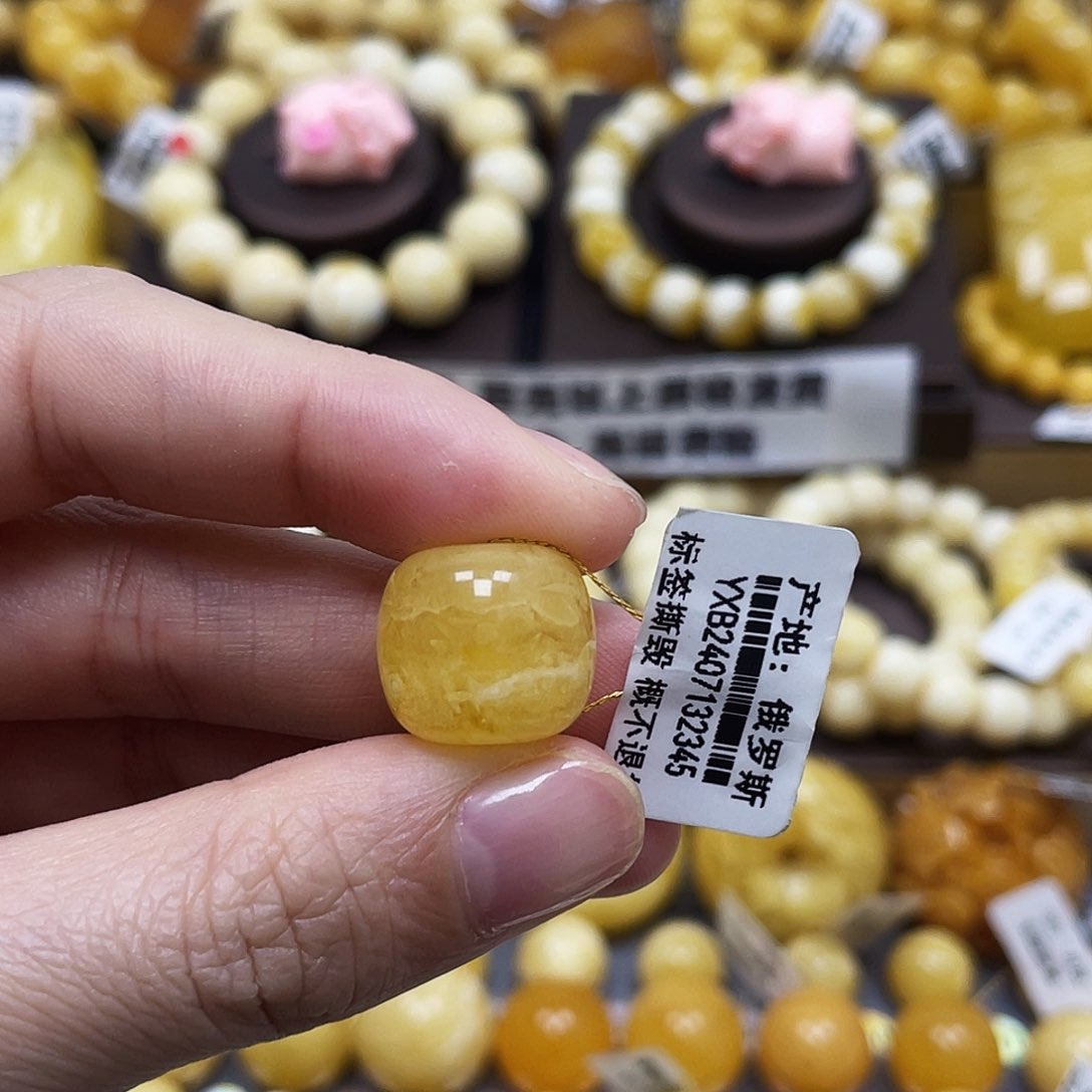 琥珀珠宝奇石未镶嵌15.6×14.1mm瑕疵