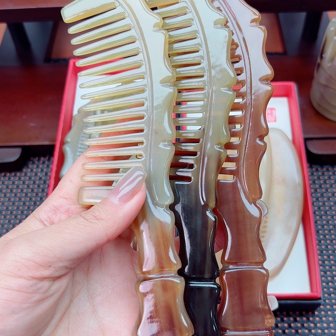 纯手工制作纯牛角梳子