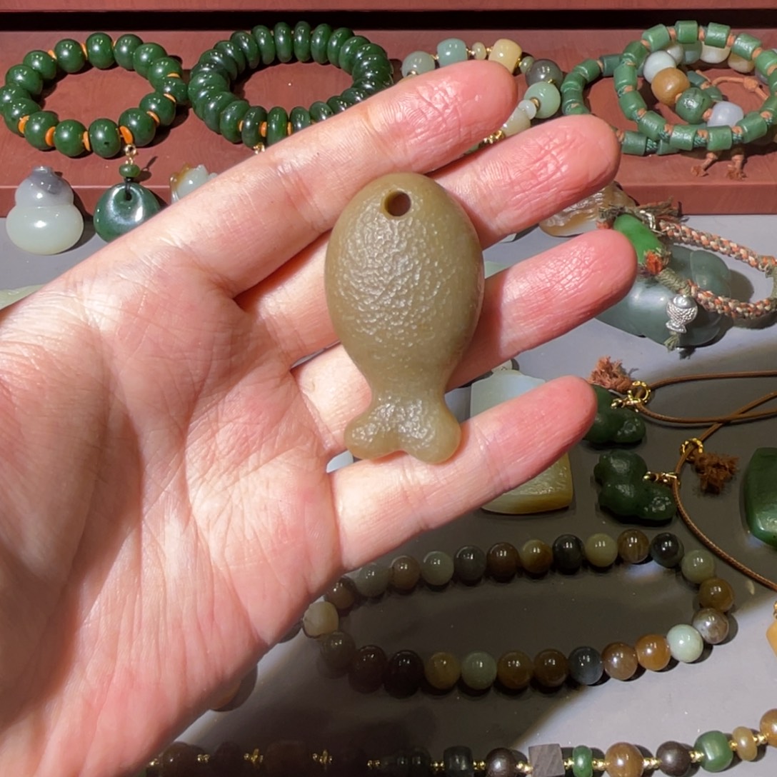 无***静和田玉未镶嵌颈饰