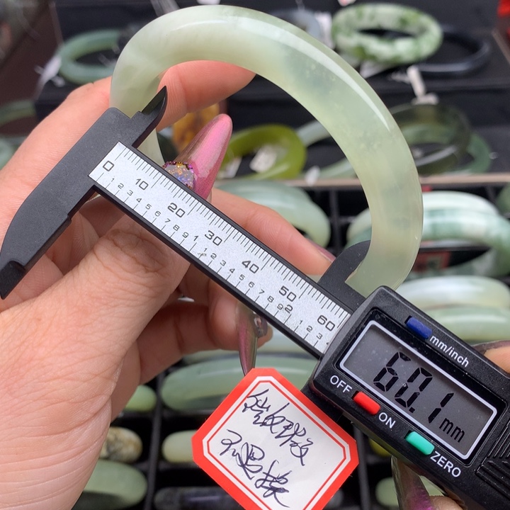 蛇纹石玉手镯未镶嵌590