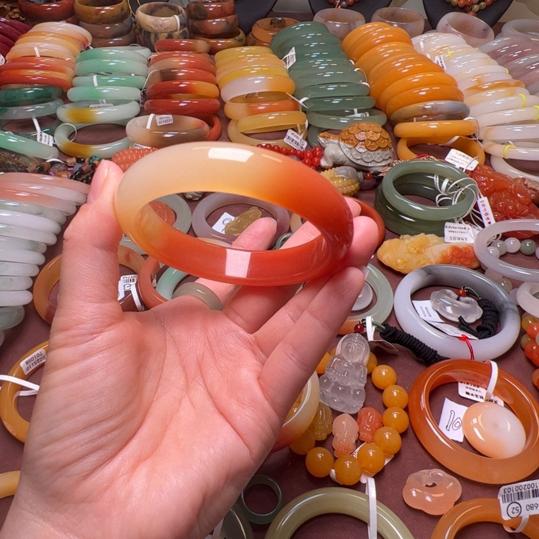 遇***缘石英岩玉未镶嵌手镯