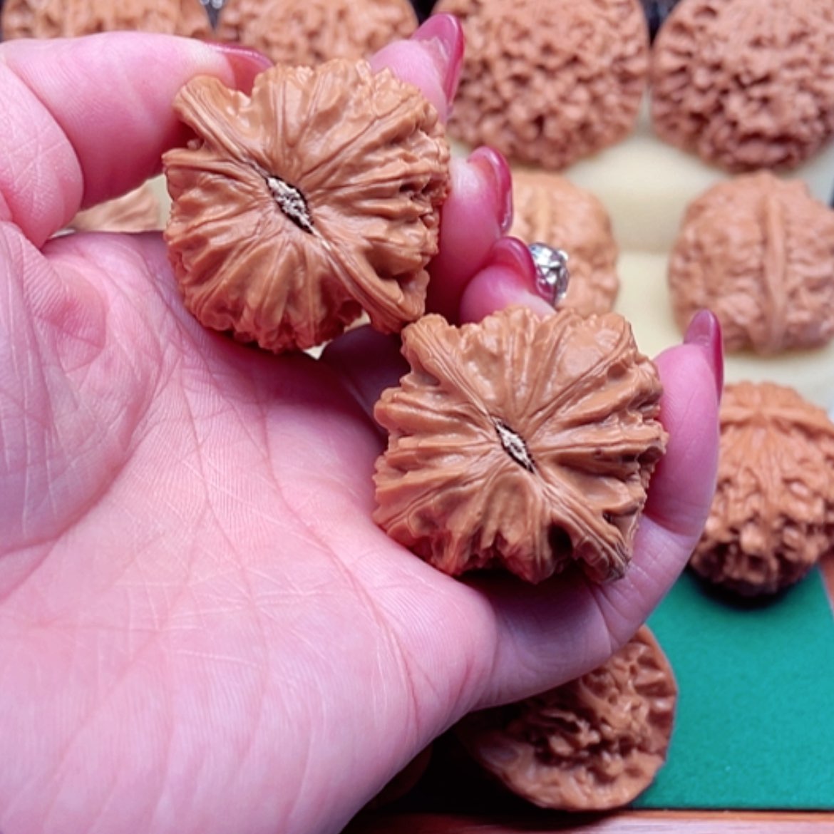 【闪购商品】吊坠桃核白狮子42尺已打底