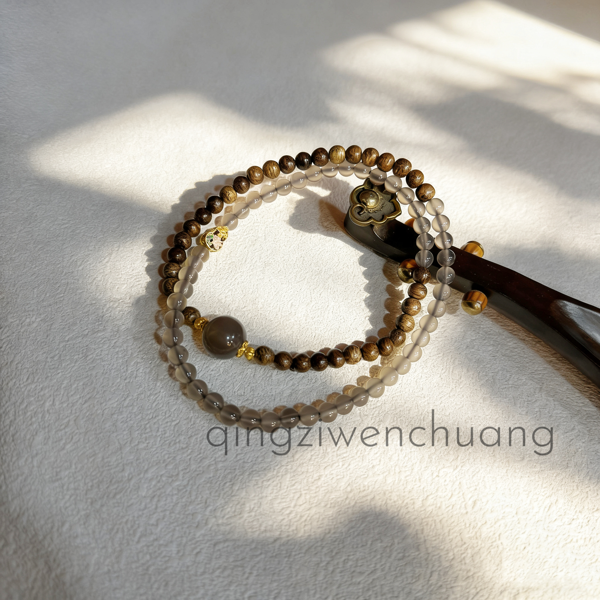 DM 1323-灰玛瑙-灰玛瑙配沉香三圈手串