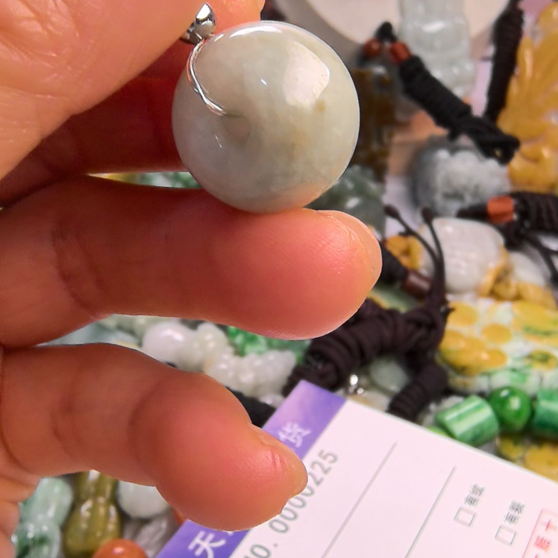 翡翠颈饰未镶嵌吊坠