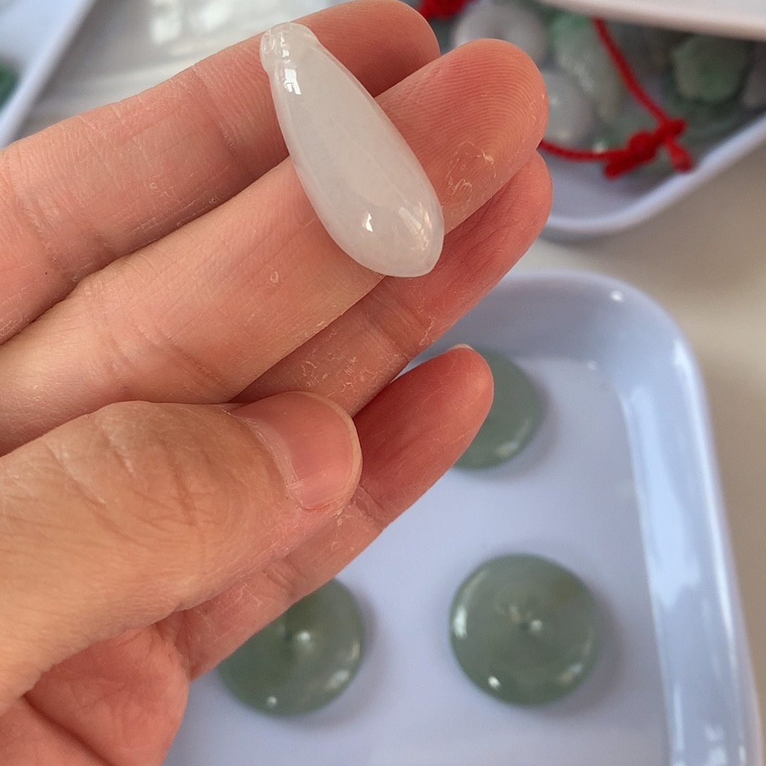 翡翠颈饰未镶嵌瓜