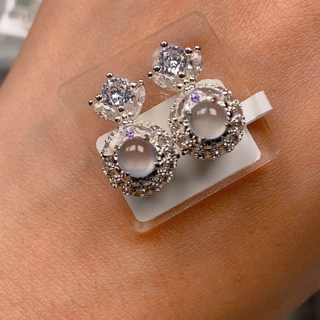 翡翠耳饰未镶嵌白冰