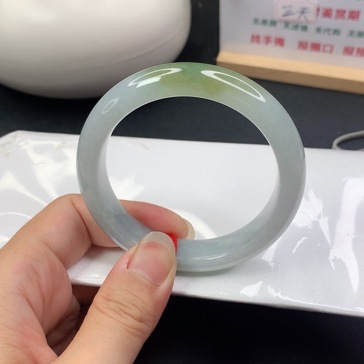 翡翠手镯未镶嵌5657