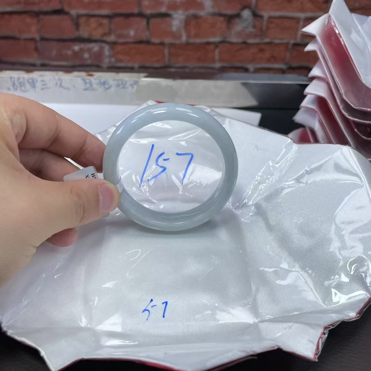 毛货手镯需精细抛光/157