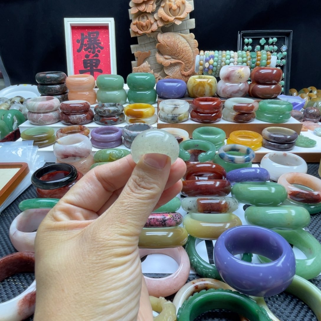 石英岩玉未镶嵌手镯