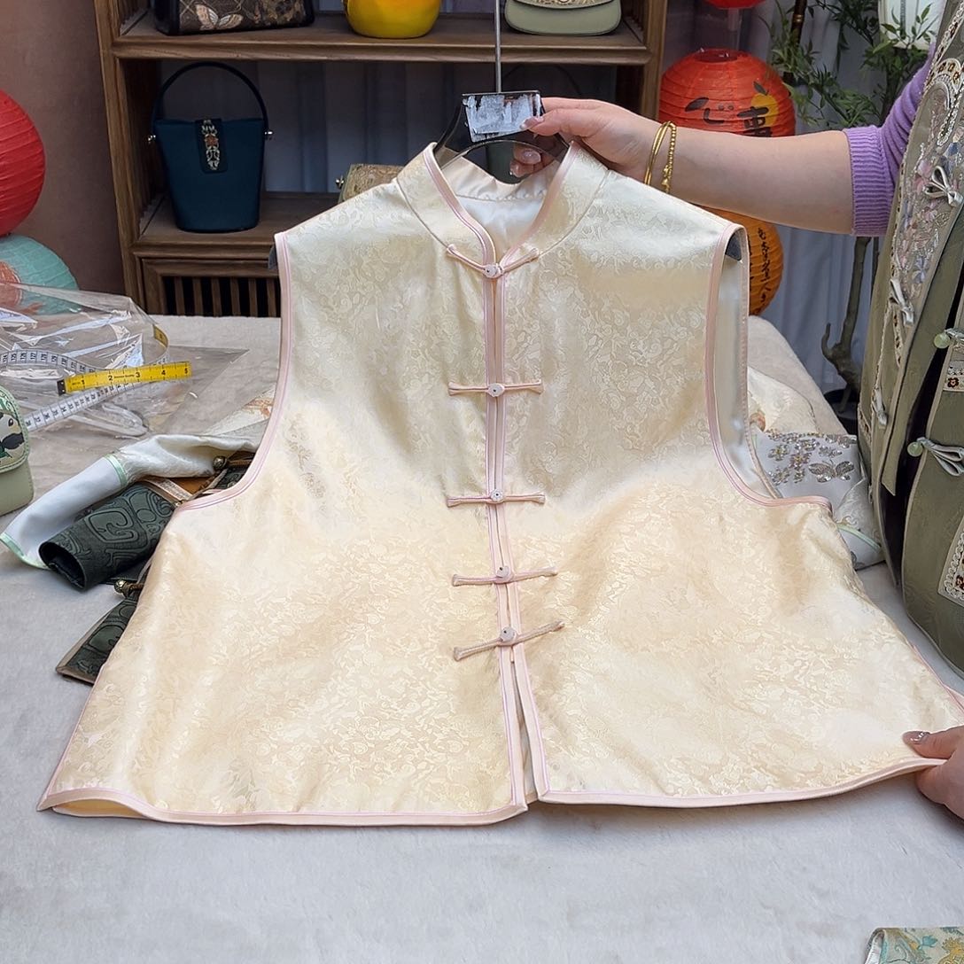 刺绣上衣破价破价破价