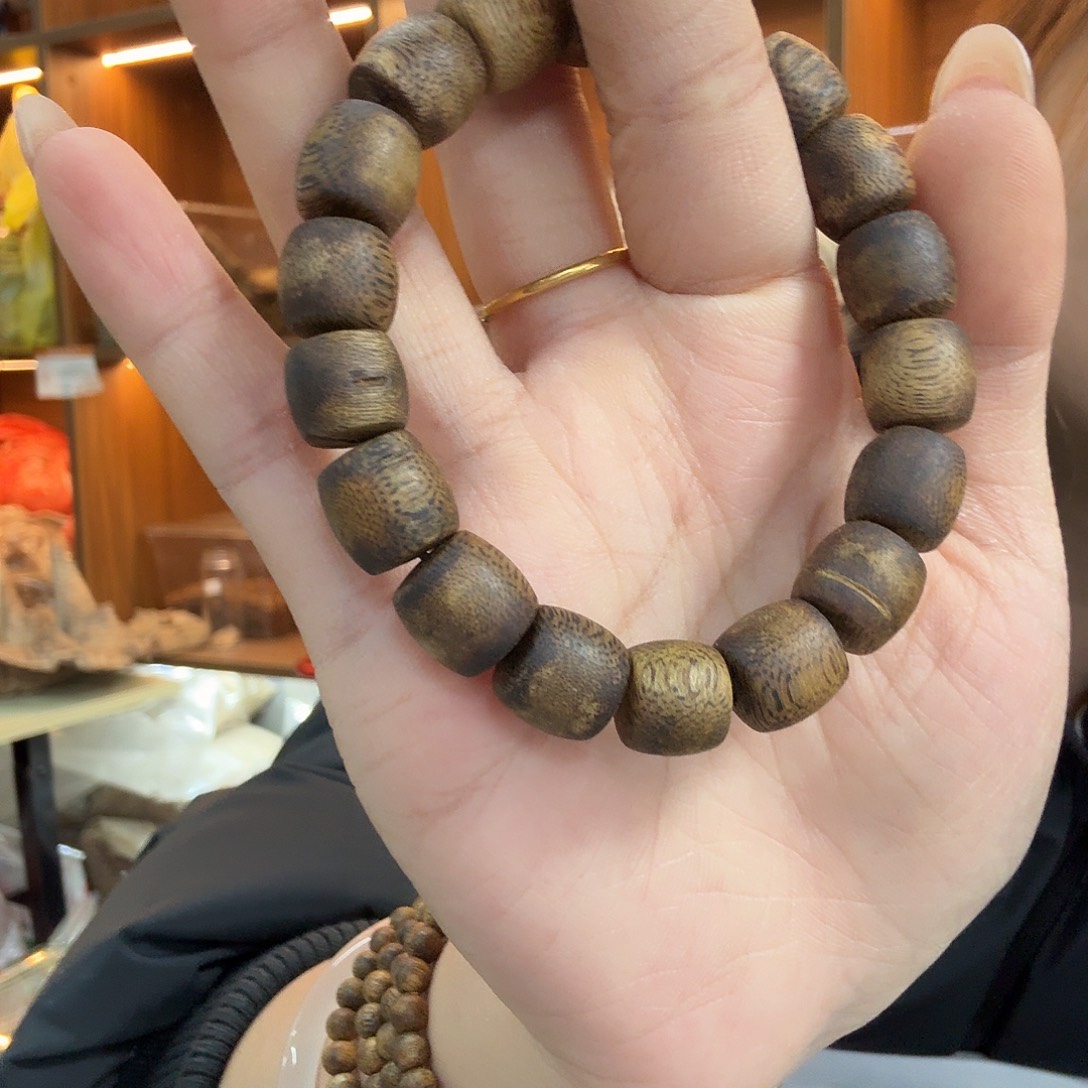 小***松沉香碎屑沉香沉香奇楠卡1.1鼓珠11克➕