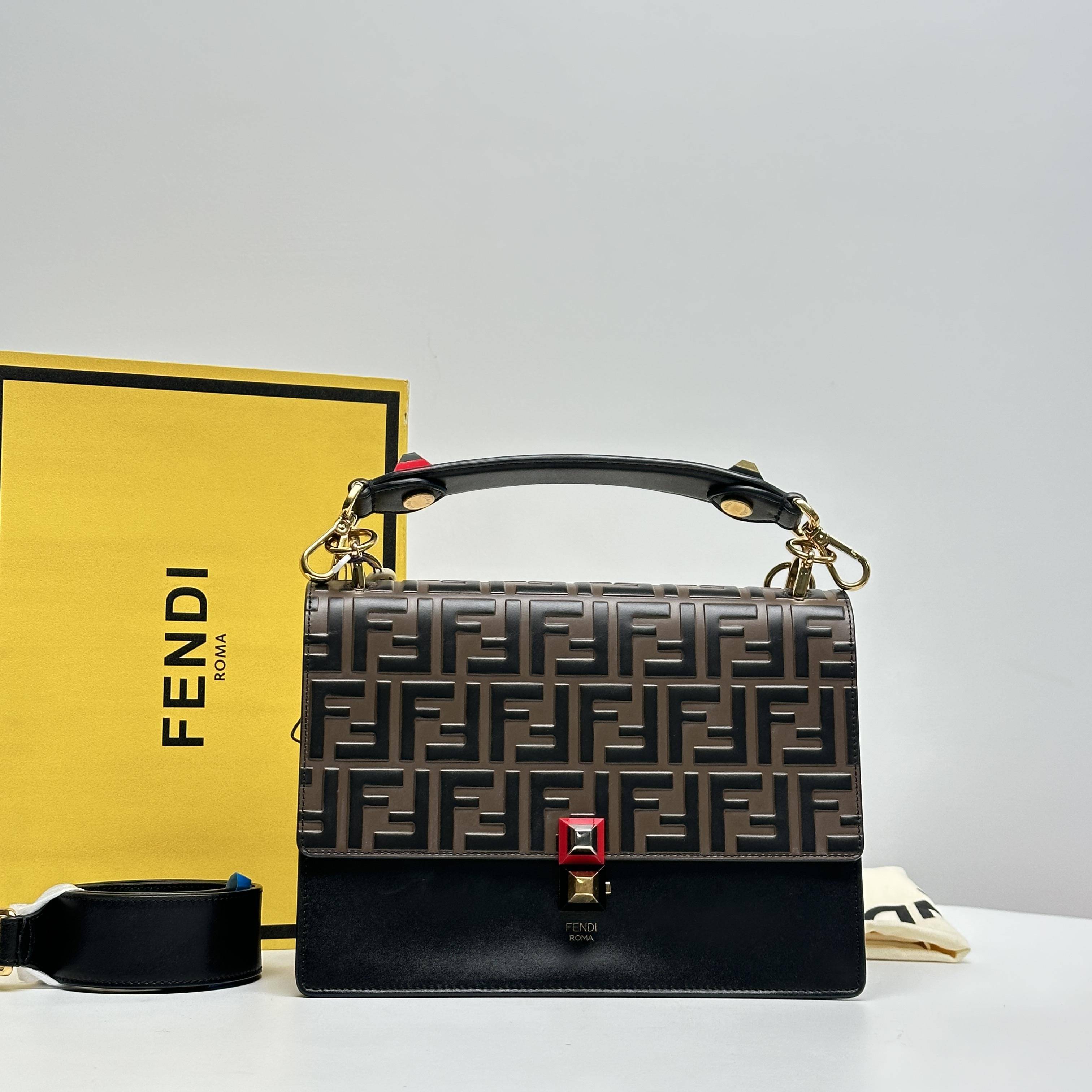 胖虎安安/普拉达/95新/公价0/箱包/两用包/312501210322