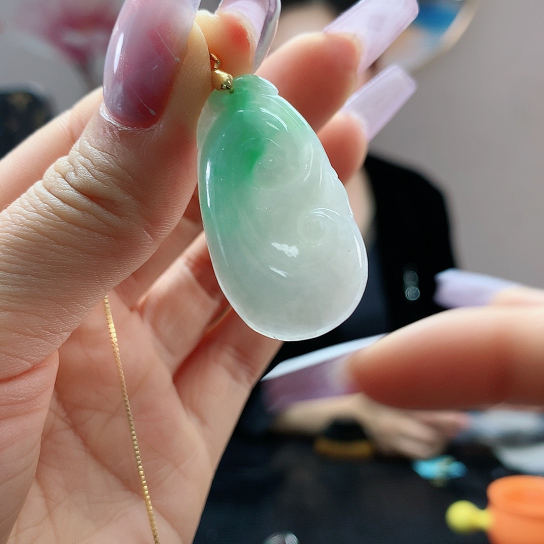 【闪购商品】翡翠吊坠(赠链)未镶嵌