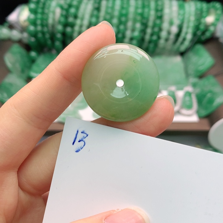 石英质玉颈饰未镶嵌