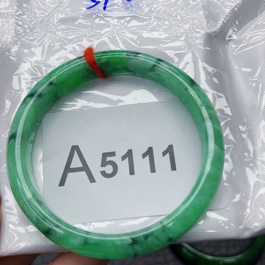 翡翠手镯未镶嵌多样性