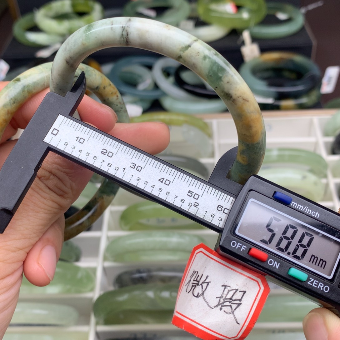 蛇纹石玉未镶嵌手镯748