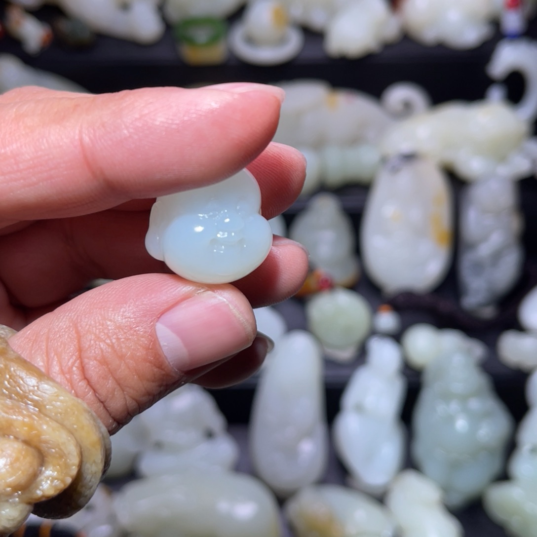 和田玉颈饰未镶嵌乡**夫