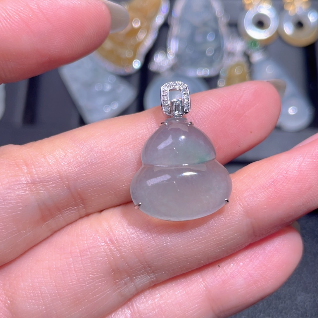 颈饰18K金镶嵌翡翠翡翠