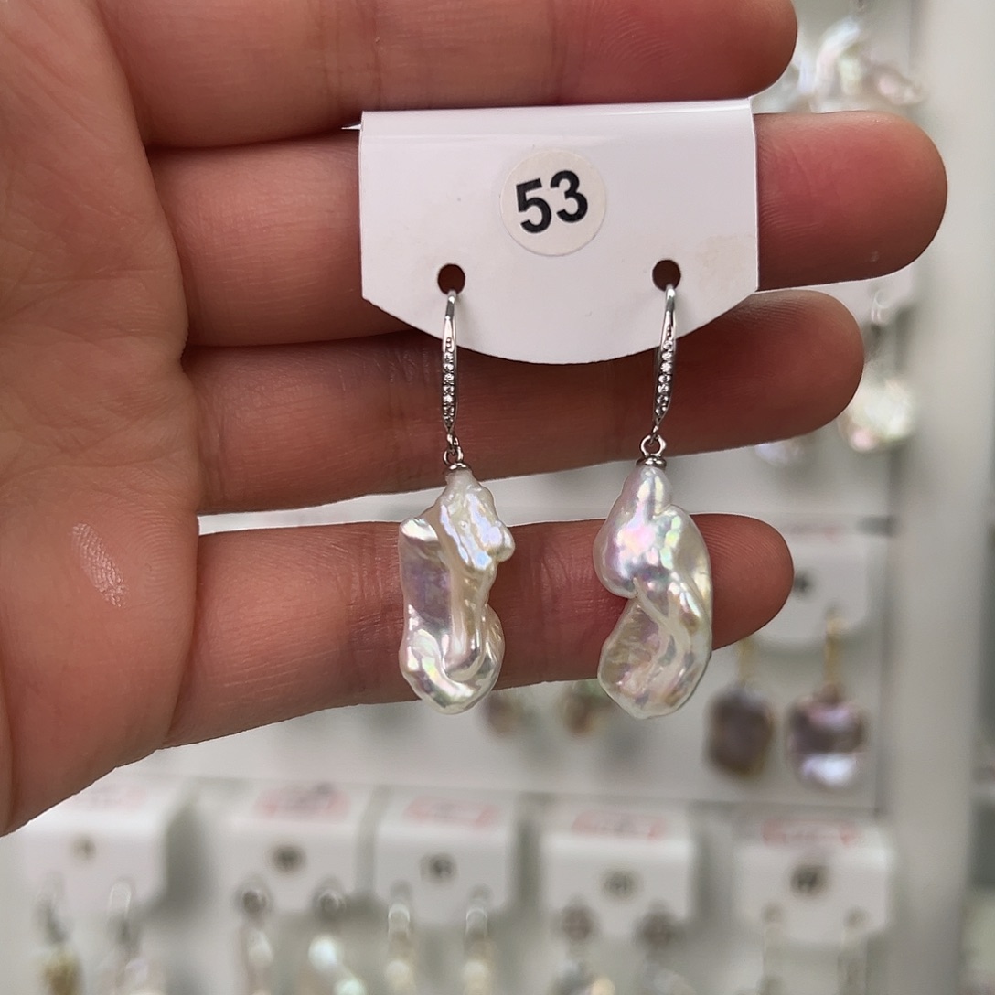 非金属巴洛克花瓣耳饰 