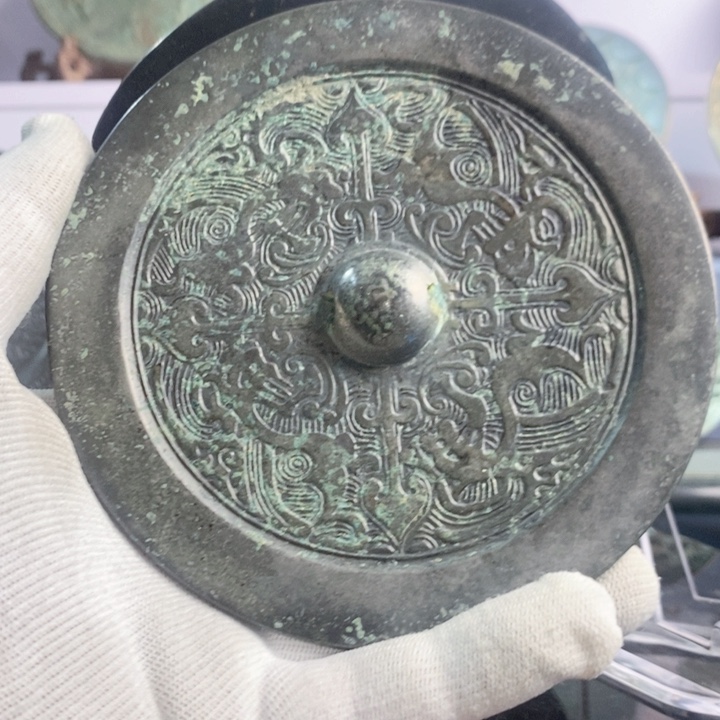 铜镜纹饰清晰可见13.5