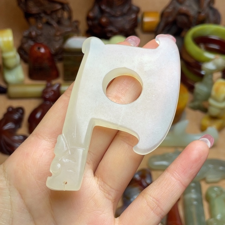 蛇纹石玉未镶嵌颈饰