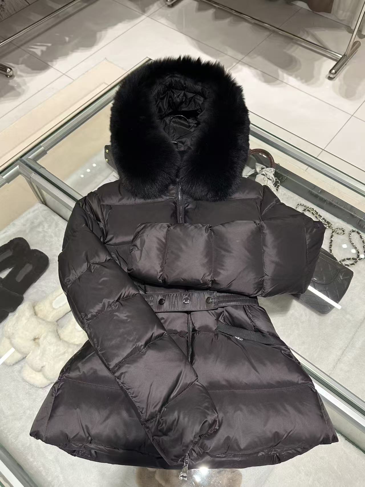 25新款 冬季连帽收腰拉链毛领款女士羽绒服