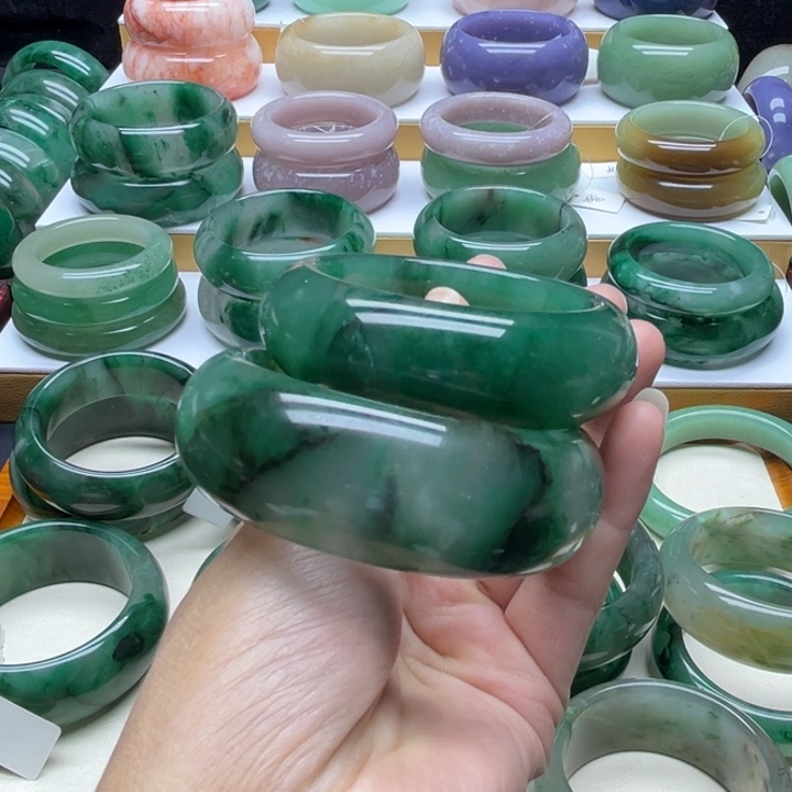 石英质玉（非洲翠）未镶嵌手镯