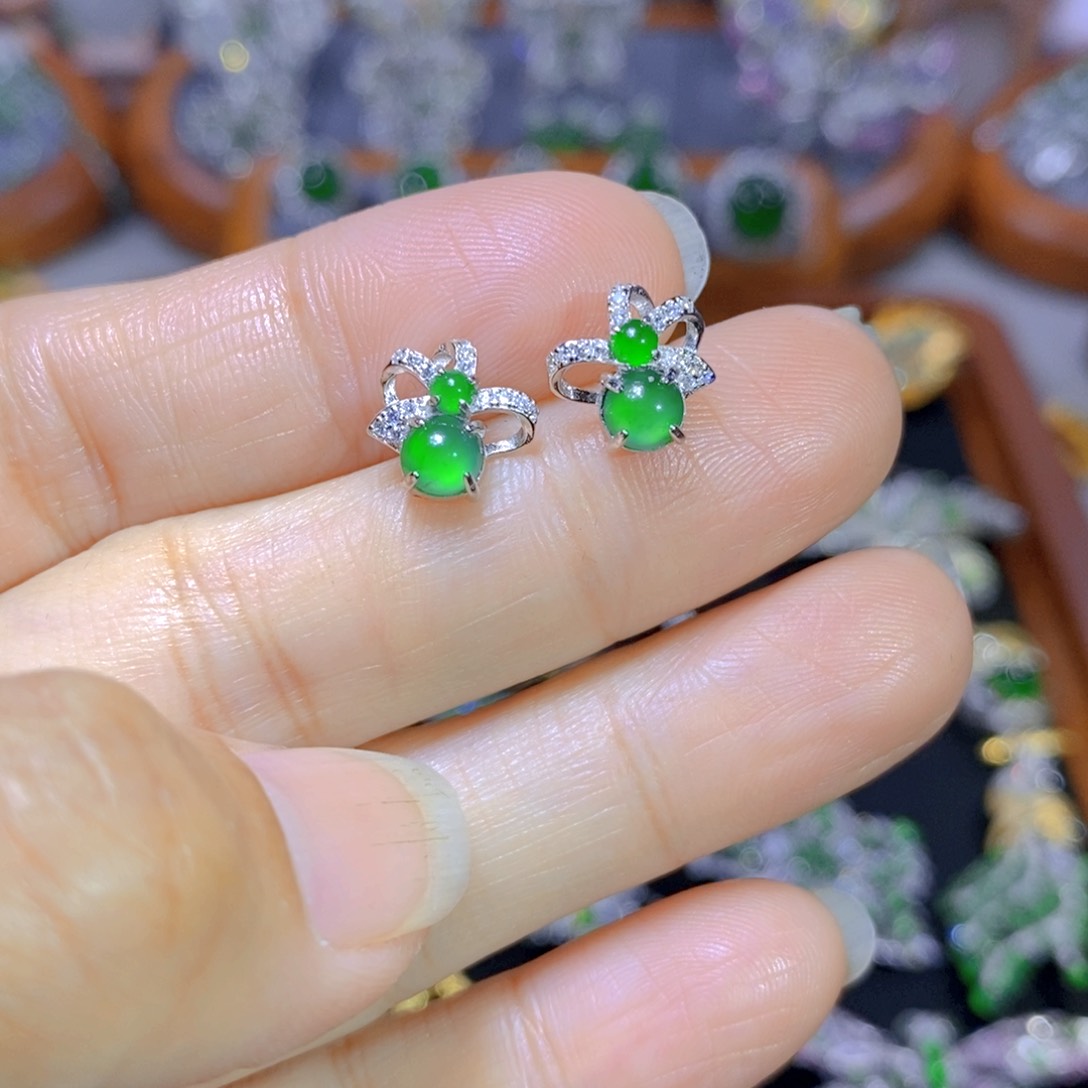 翡翠颈饰银S925镶嵌天然翡翠