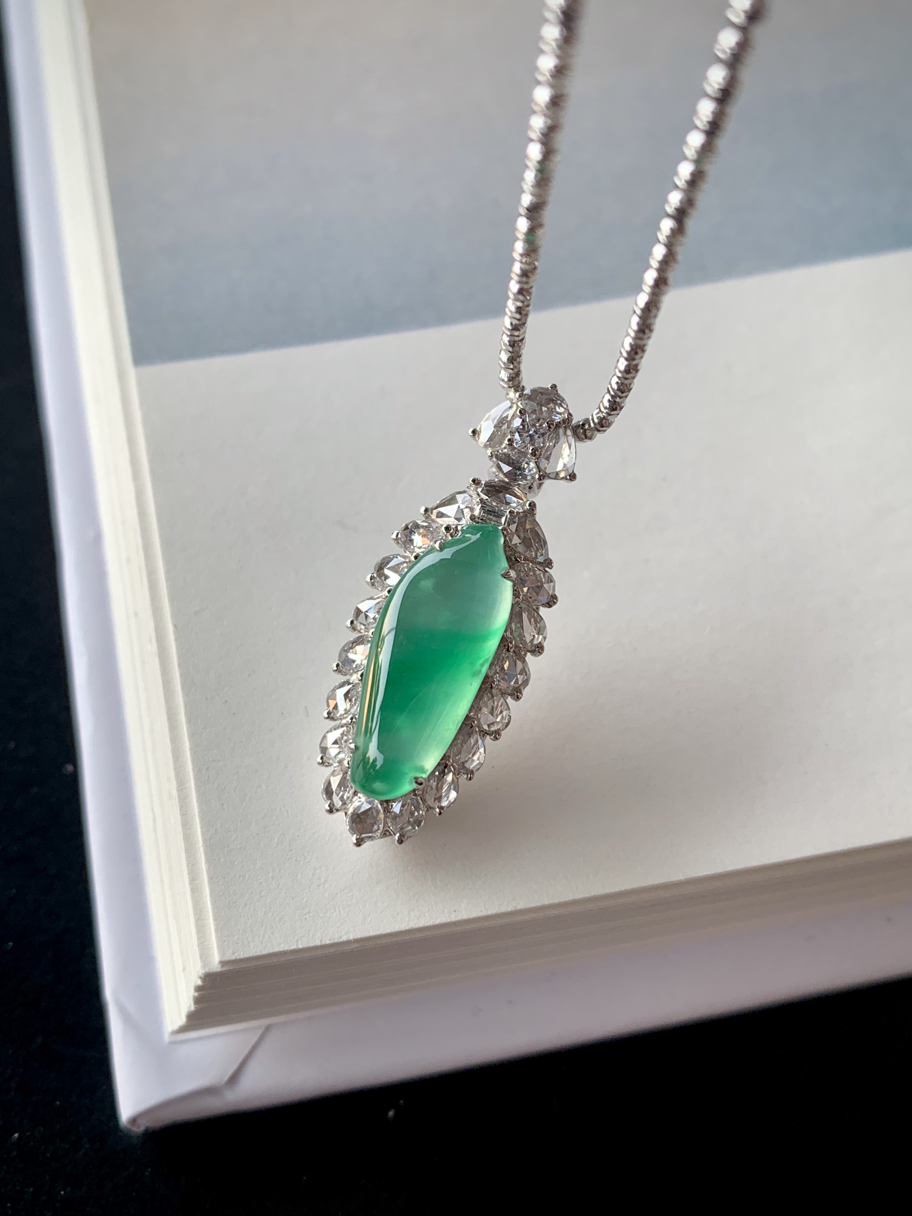 翡翠a货高冰种木那金丝绿福瓜，精致又百搭，18k金镶嵌