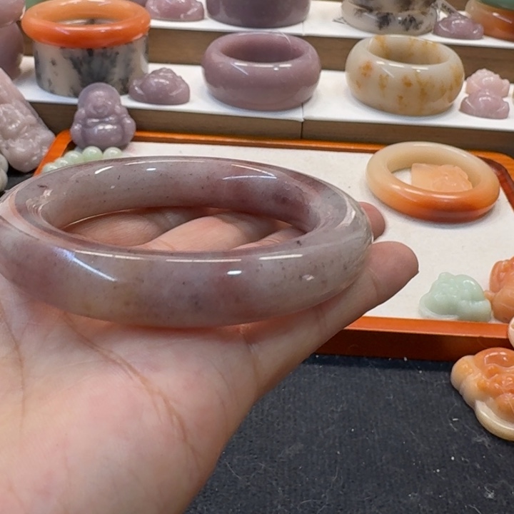 石英岩玉未镶嵌手镯