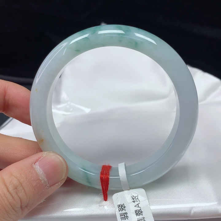 翡翠手镯（圆镯）未镶嵌56.6