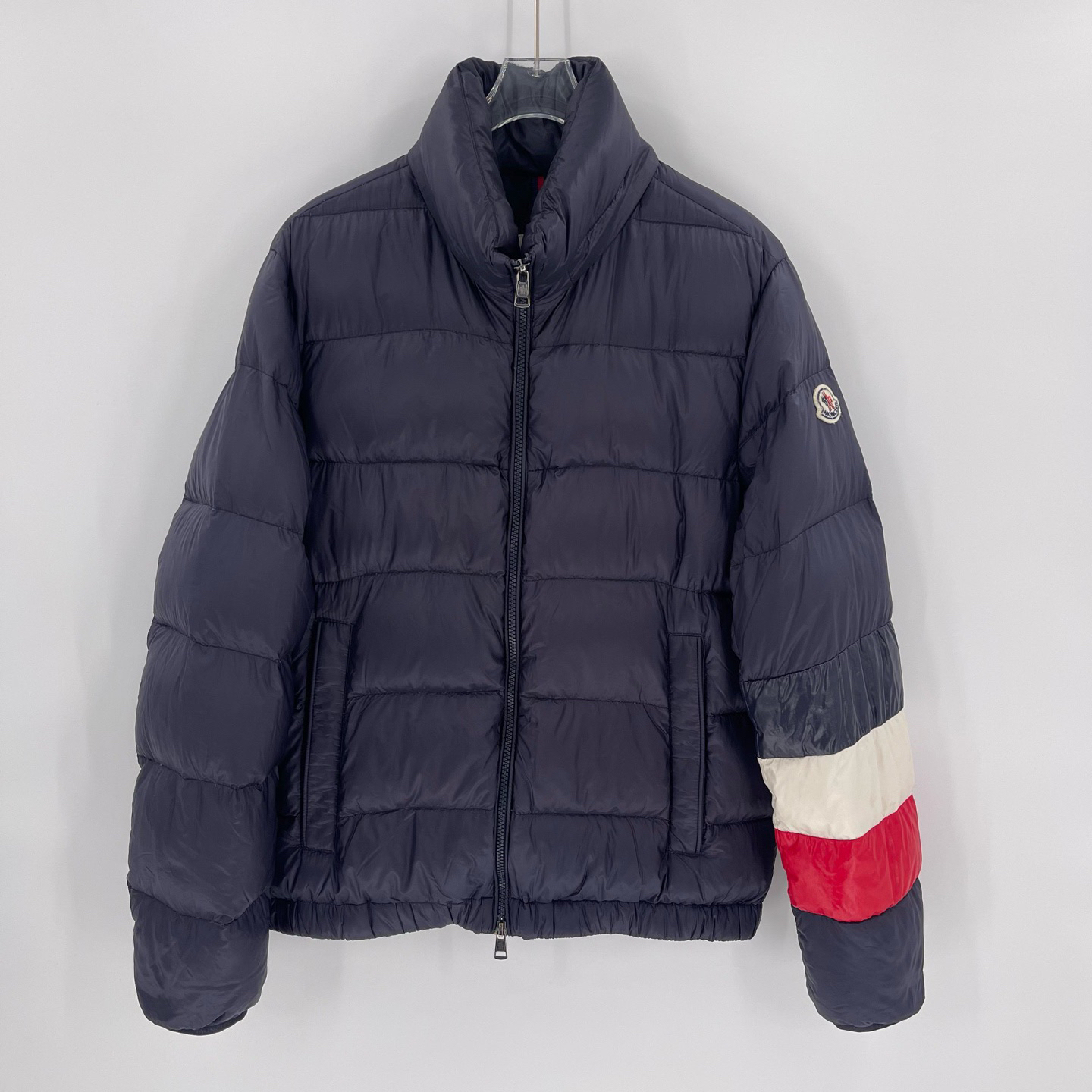 99新 MONCLER 蒙口  袖口大三色标识徽标刺绣羽绒服/2码/Sw24907