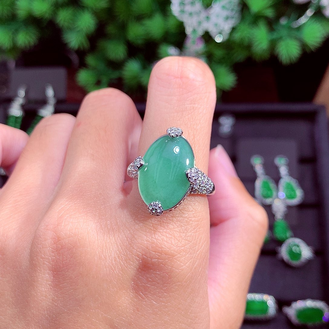 颈饰未镶嵌翡翠天然