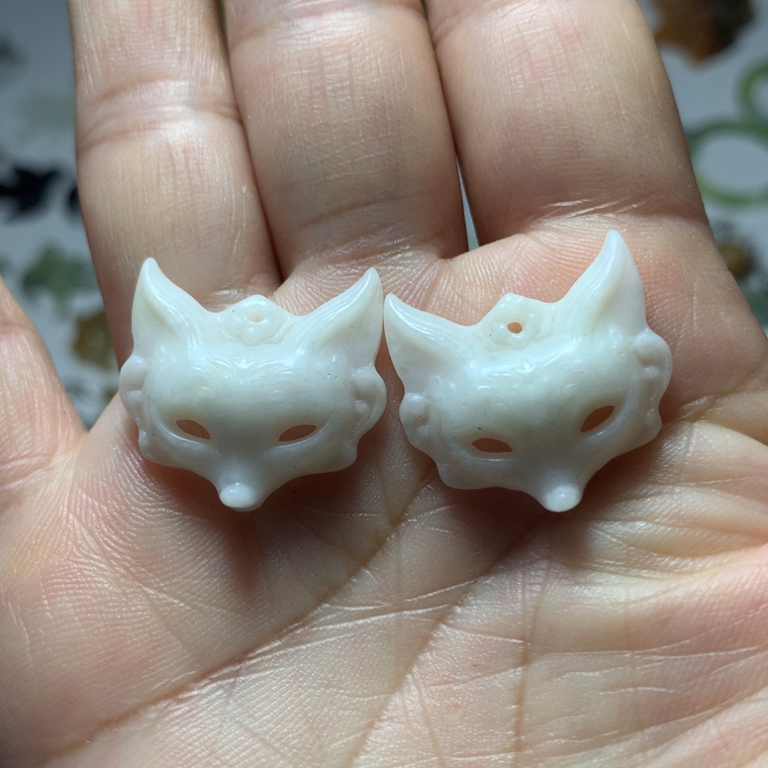 蛇纹石玉耳环未镶嵌