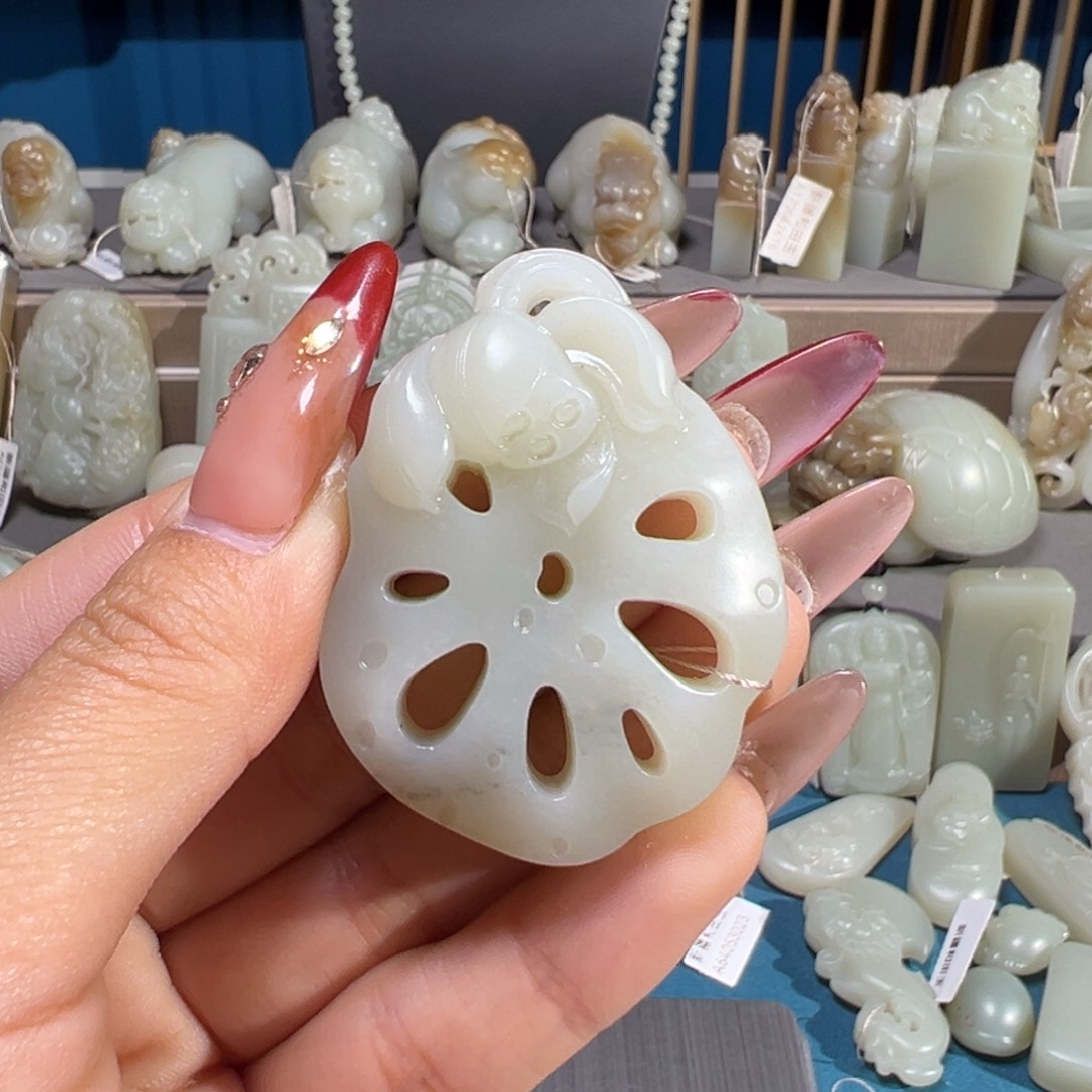 越***好和田玉（糖玉）未镶嵌颈饰