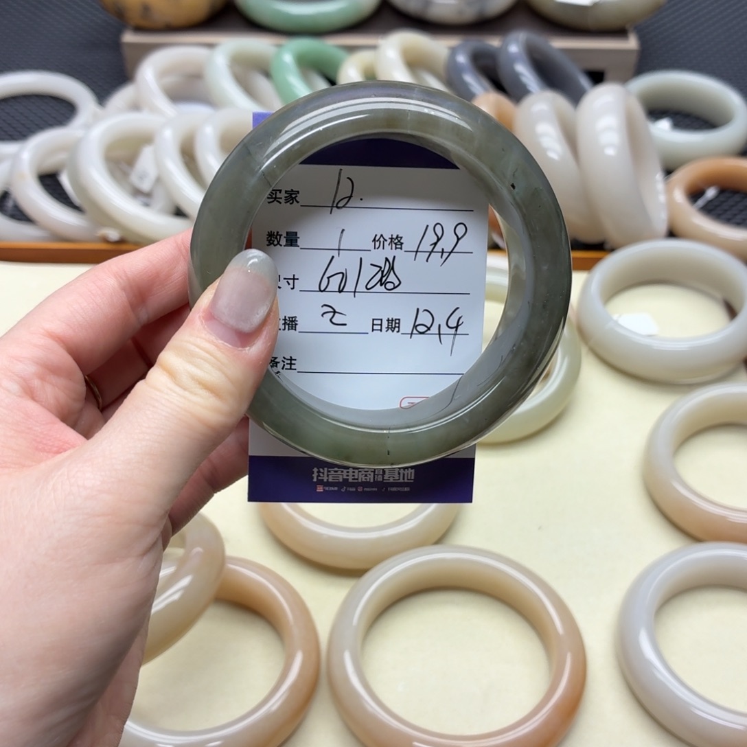 石英质玉未镶嵌手镯