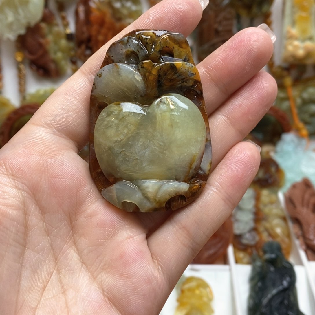 蛇纹石玉颈饰未镶嵌