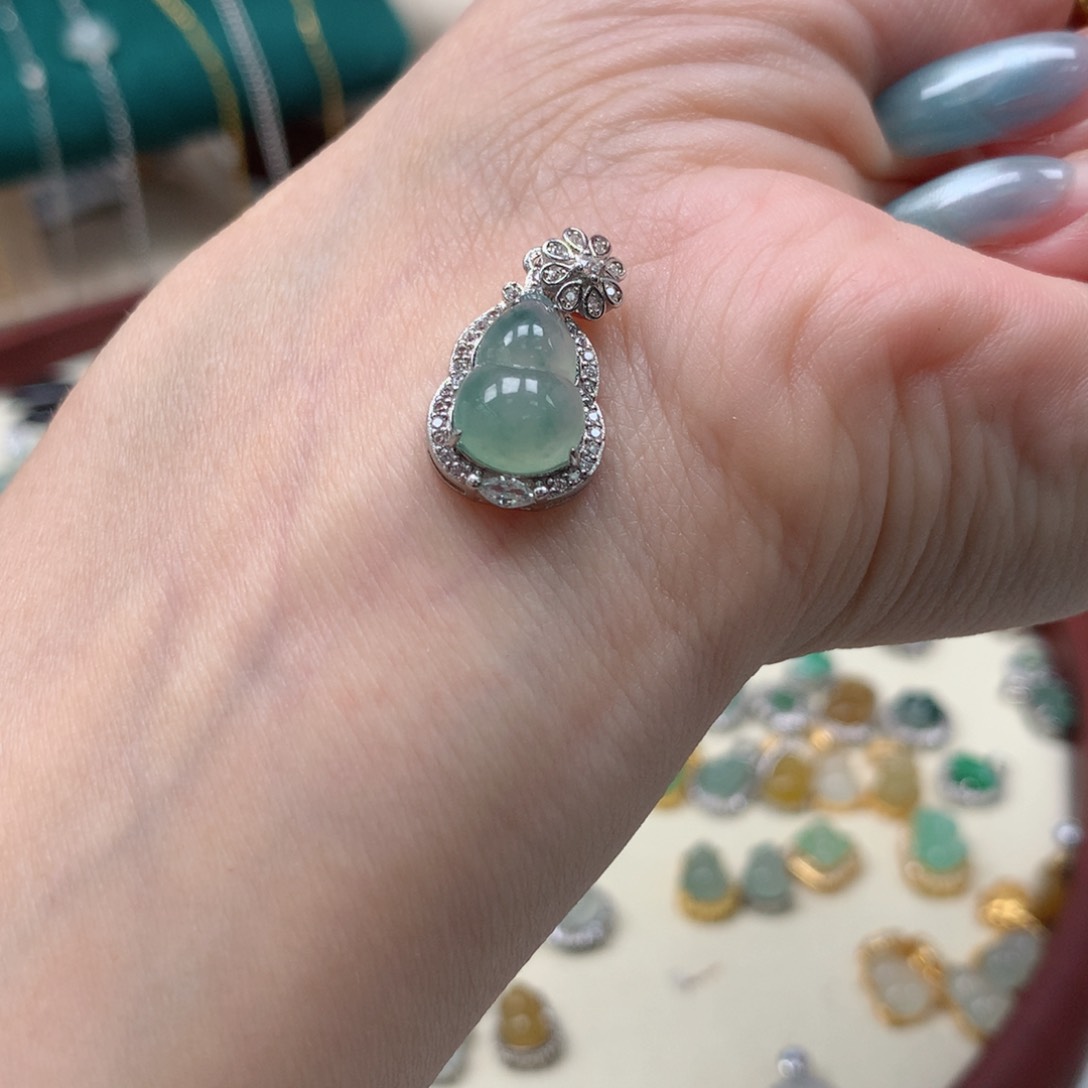 翡翠银S925镶嵌颈饰零**落葫芦