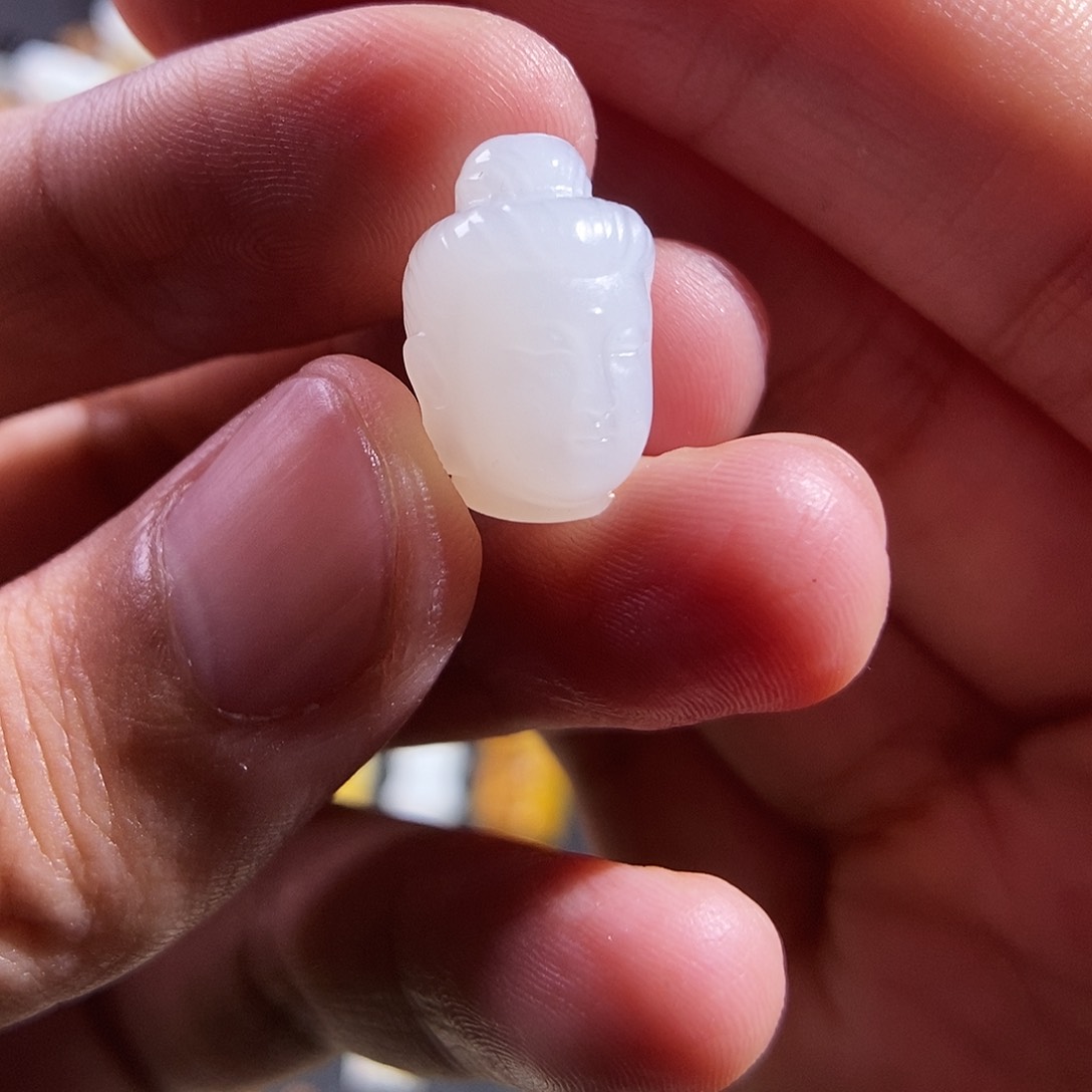 和田玉颈饰未镶嵌小****?