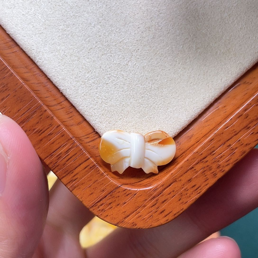 琥珀裸石未镶嵌蜜蜡