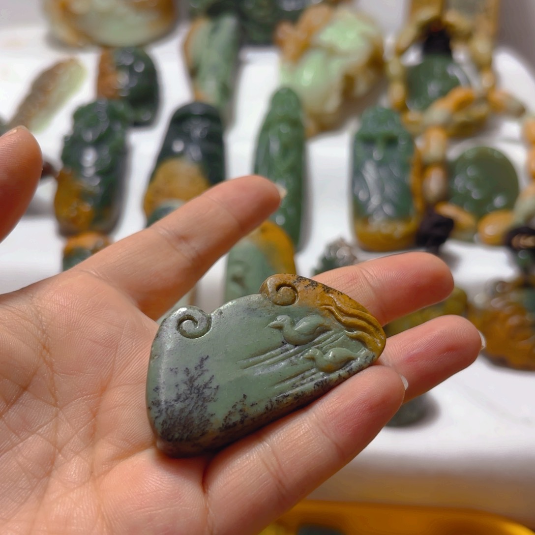 岫岩河磨玉（透闪石质玉）挂件未镶嵌