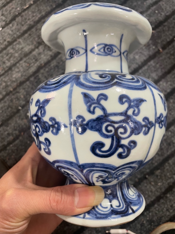 明宣德青花石榴樽