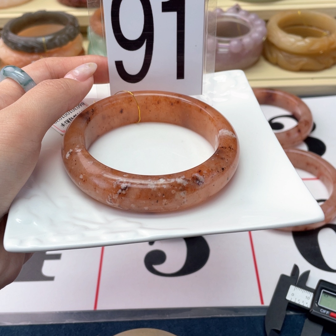 石英岩玉未镶嵌手镯