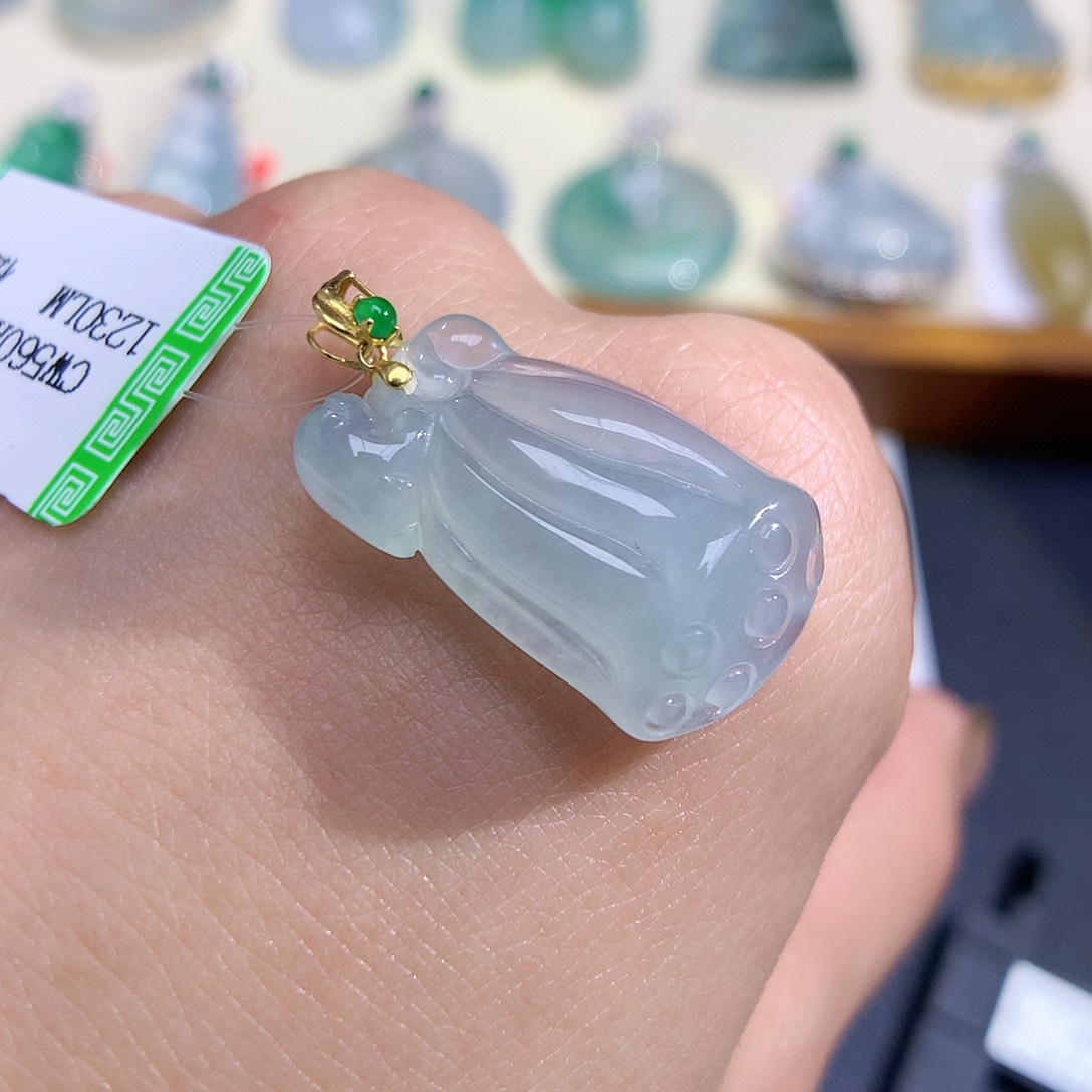 翡翠颈饰18K金镶嵌莲蓬