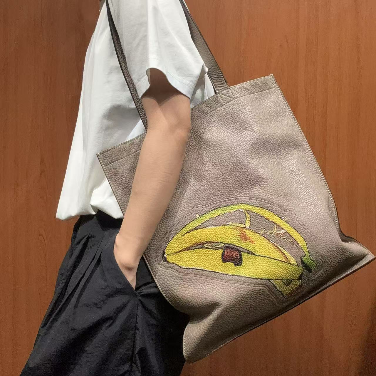 95新 FENDI/芬迪 【蕾】 2YU524 香蕉琴谱单肩包