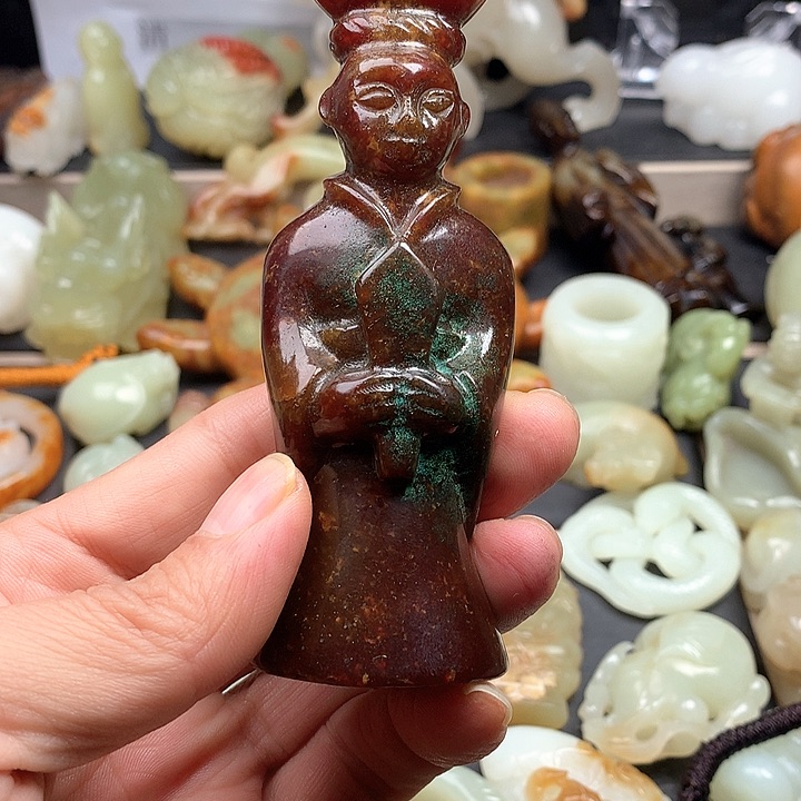 透闪石质玉颈饰未镶嵌简*