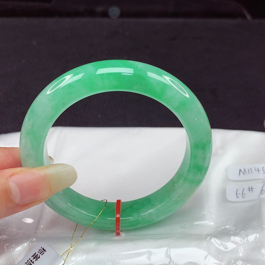 翡翠手镯未镶嵌56圈523