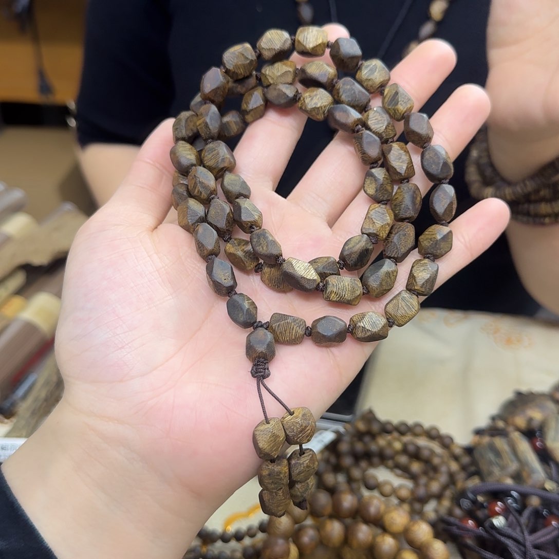 沉香木手串白棋钻石珠多圈 29 克多样性发一